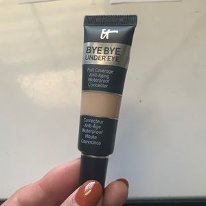 It Cosmetics Bye Bye Under Eye concealer